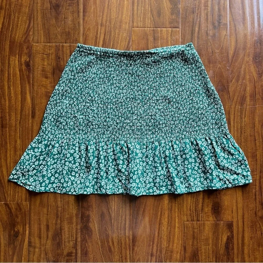 H&M Divided Green White Floral Smocked Mini Skirt size small